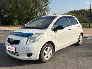 2007 Toyota Yaris II, белый, 430000 рублей, вид 1