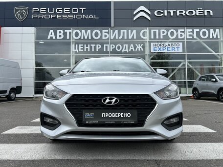 2017 Hyundai Solaris II, серебристый, 1260000 рублей, вид 2