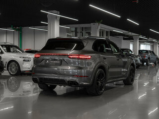 2018 Porsche Cayenne III, серый, 5470000 рублей, вид 5