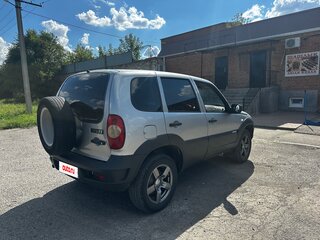 2011 Chevrolet Niva I Рестайлинг, серебристый, 600000 рублей, вид 3