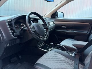 2018 Mitsubishi Outlander III Рестайлинг 2, белый, 1950000 рублей, вид 5