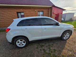 2013 Mitsubishi ASX I Рестайлинг, белый, 950000 рублей, вид 2