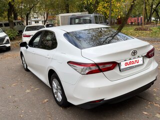 2020 Toyota Camry VIII (XV70), белый, 1990000 рублей, вид 3