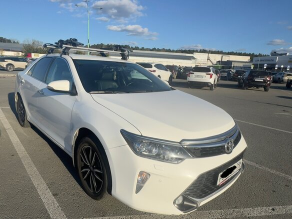 2017 Toyota Camry VII (XV50) Рестайлинг 2, белый, 2270000 рублей