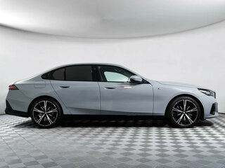 2025 BMW 5 серии 530i xDrive VIII (G60/G61/G68), серый, 7950000 рублей, вид 4