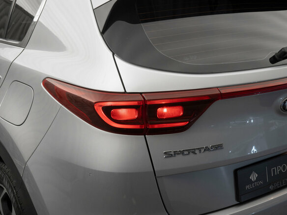 2018 Kia Sportage IV Рестайлинг, серебристый, 1800000 рублей - вид 19