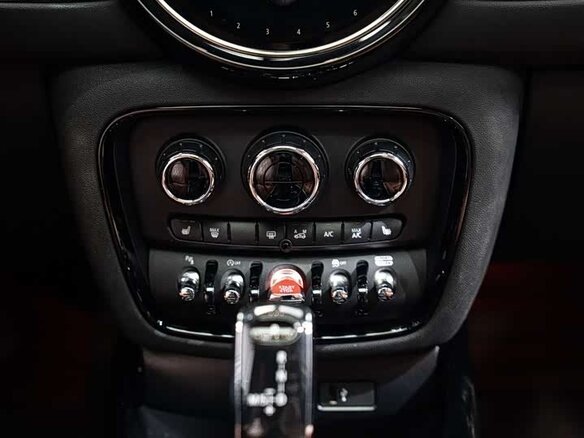 2023 Mini Clubman Cooper II Рестайлинг, серый, 3040000 рублей - вид 13