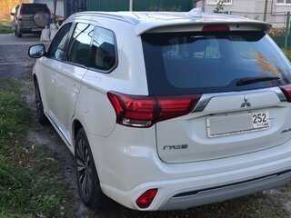 2022 Mitsubishi Outlander III Рестайлинг 3, белый, 2200000 рублей, вид 5