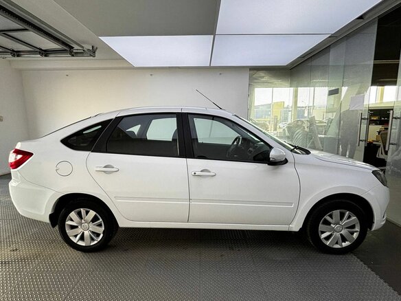 2023 Lada (ВАЗ) Granta I Рестайлинг, белый, 795000 рублей - вид 3