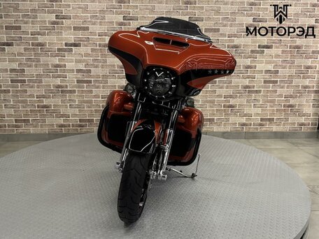 2016 Harley-Davidson CVO Street Glide, чёрный, 1900000 рублей, вид 4
