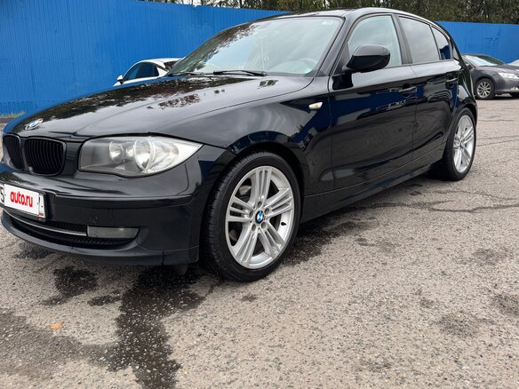 2011 BMW 1 серии 118i I (E81/E82/E87/E88) Рестайлинг, чёрный - вид 2