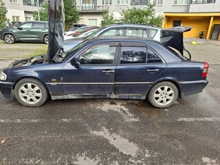1997 Mercedes-Benz C-Класс 180 I (W202) Рестайлинг, синий, 280000 рублей, вид 4
