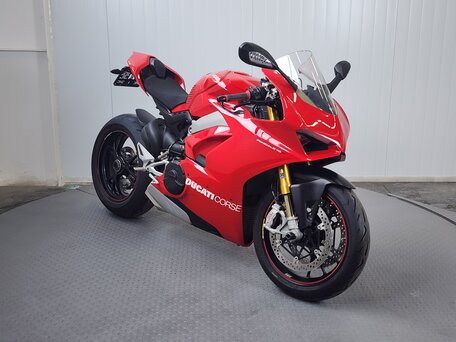 2018 Ducati Panigale V4, красный, 1339000 рублей, вид 2