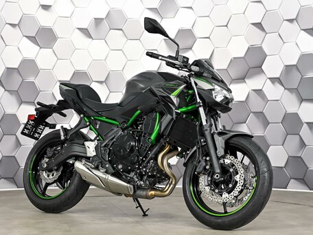 2025 Kawasaki Z 650, серый, 977000 рублей, вид 1