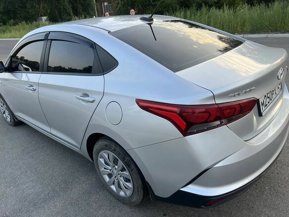 2021 Hyundai Solaris II Рестайлинг, серебристый, 1437000 рублей - вид 17