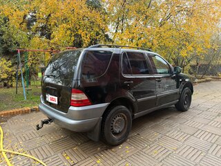 1999 Mercedes-Benz M-Класс 320 I (W163), чёрный, 350000 рублей, вид 5
