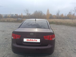 2011 Kia Cerato 6-speed II, пурпурный, 650000 рублей, вид 3