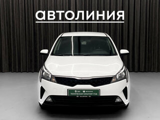 2021 Kia Rio IV Рестайлинг, белый, 1270000 рублей, вид 1