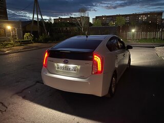 2013 Toyota Prius III Рестайлинг (XW30), белый, 1200000 рублей, вид 4