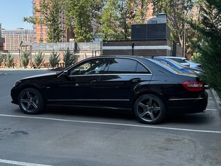 2010 Mercedes-Benz E-Класс 250 5G-Tronic IV (W212, S212, C207), чёрный, 1400000 рублей, вид 4