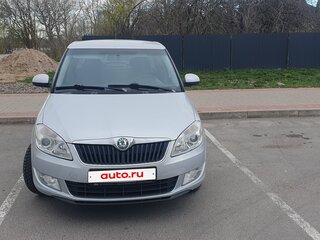 2012 Skoda Fabia II Рестайлинг, серебристый, 575000 рублей, вид 2