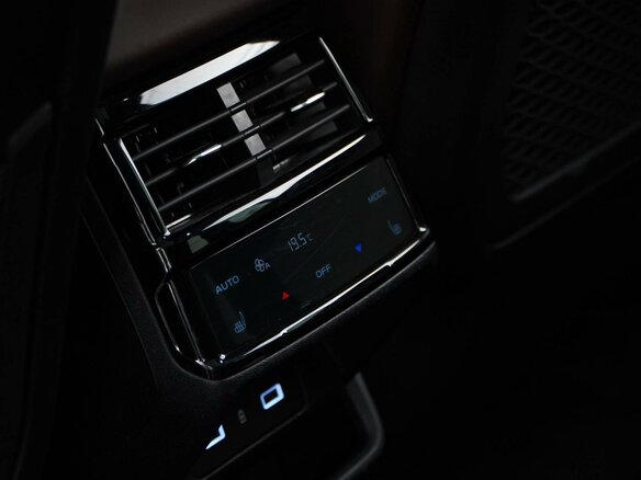 2023 Geely Monjaro I, белый, 3178444 рублей - вид 11
