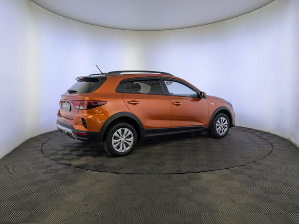 2021 Kia Rio X IV Рестайлинг, оранжевый, 1650000 рублей - вид 4