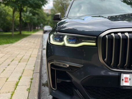 2021 BMW X7 M50d I (G07), серый, 7500000 рублей, вид 3