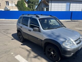 2016 Chevrolet Niva I Рестайлинг, серебристый, 720000 рублей, вид 1