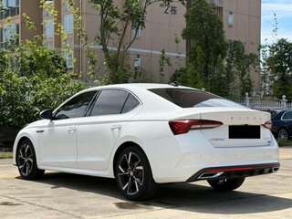 2023 Skoda Octavia IV (A8), белый, 2000000 рублей, вид 2