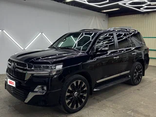2018 Toyota Land Cruiser 200 Series Рестайлинг 2, чёрный, 7500000 рублей, вид 1