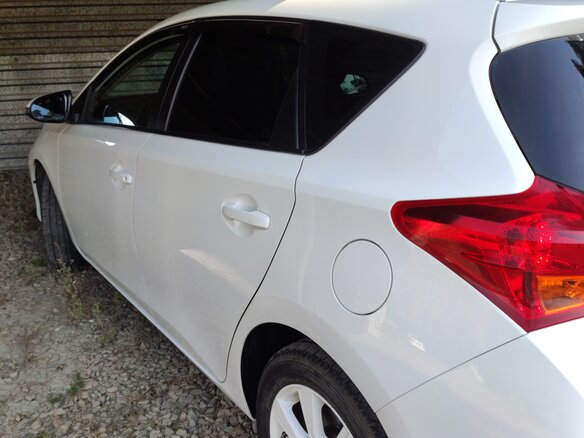 2013 Toyota Auris II, белый, 1450000 рублей - вид 2