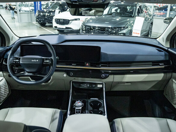 2026 Kia Carnival IV Рестайлинг, серый, 7250000 рублей - вид 10