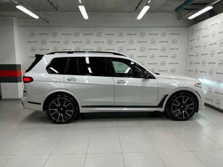 2019 BMW X7 40i I (G07), белый, 8850000 рублей, вид 3