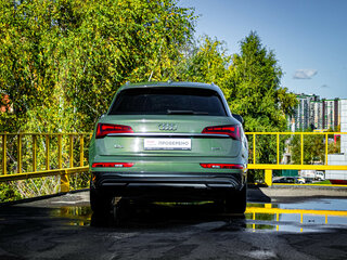 2021 Audi Q5 45 TFSI II (FY) Рестайлинг, зелёный, 4090000 рублей, вид 5