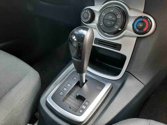 2012 Ford Fiesta Mk6, чёрный - вид 16