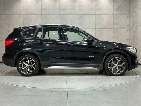 2017 BMW X1 18i sDrive II (F48), чёрный, 1390005 рублей - вид 3