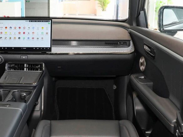 2026 Toyota bZ3X 58.3 kWh, чёрный, 3895003 рублей - вид 23