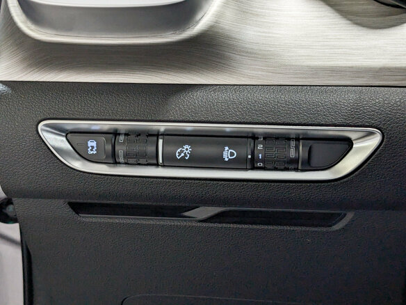 2023 Geely Coolray I, серый, 1690000 рублей - вид 28