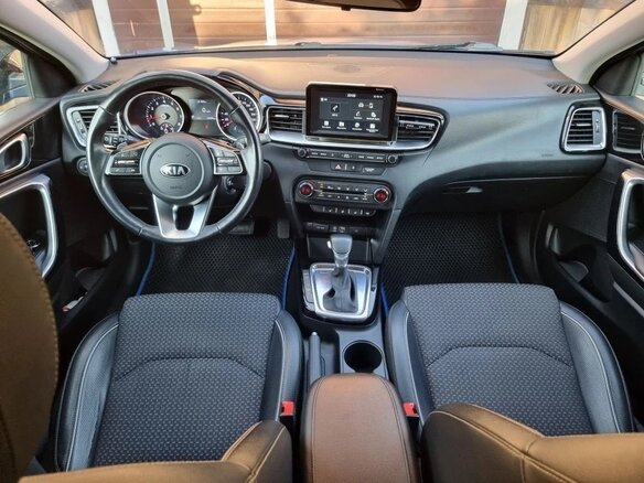 2018 Kia Ceed III, синий, 1650000 рублей - вид 10