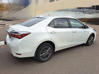 2017 Toyota Corolla XI (E160, E170, E180) Рестайлинг 1, белый, 1500000 рублей, вид 4