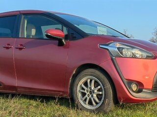 2017 Toyota Sienta II, красный, 1149000 рублей, вид 2