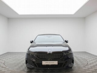 2025 BMW 5 серии 530i xDrive VIII (G60/G61/G68), чёрный, 9790000 рублей, вид 3