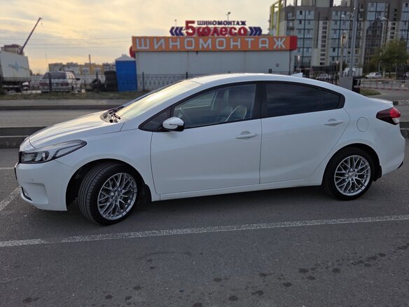 2017 Kia Cerato III Рестайлинг (Classic), белый, 1590000 рублей - вид 19