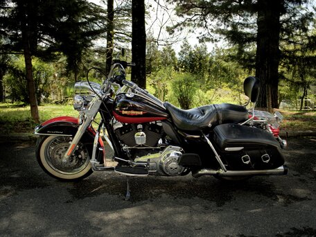 2010 Harley-Davidson Road Glide, красный, 950000 рублей, вид 2