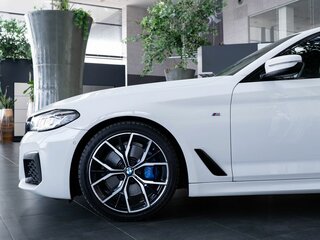 2021 BMW 5 серии 530i xDrive VII (G30/G31/G38) Рестайлинг, белый, 4990000 рублей, вид 2