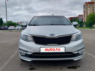 2015 Kia Rio III Рестайлинг, серебристый, 850000 рублей, вид 1