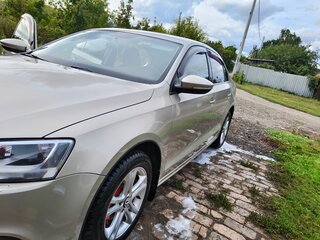 2013 Volkswagen Jetta VI, серебристый, 999999 рублей, вид 1