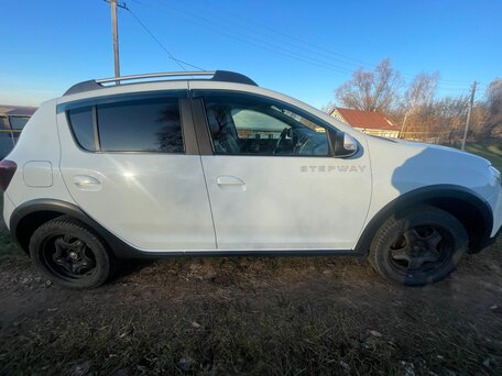 2018 Renault Sandero Stepway II Рестайлинг, белый, 850000 рублей, вид 4