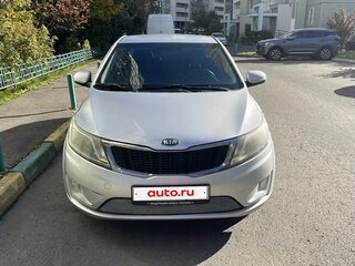 2013 Kia Rio 4-speed III, серебристый, 980000 рублей, вид 1